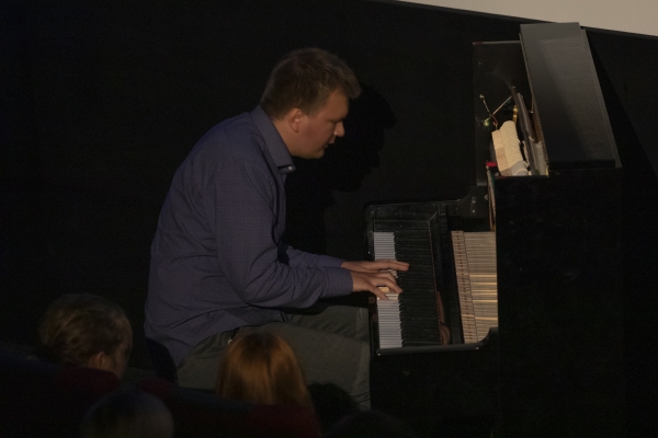 Vitaliy Kyianytsia (Pianist) (© Jörg Reuther)