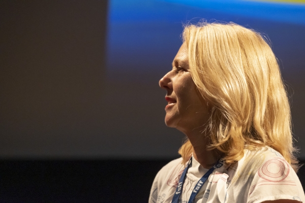 Moderatorin Eleonore Daniel (© Jörg Reuther)