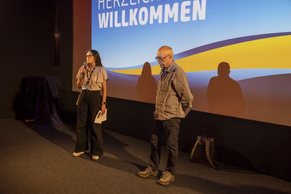 Moderatorin Vanessa Meyer, Villi Hermann (Produktion) (© Jörg Reuther)