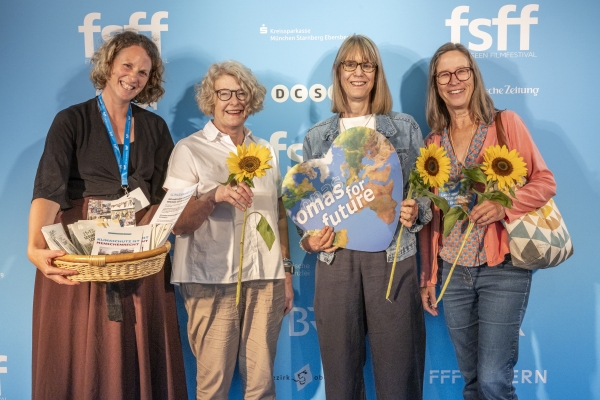 Oda U. Müller (Vorstand KlimaSeniorinnen Schweiz), Ulrike Bubenzer (Omas for Future Gauting) (© Pavel Broz)