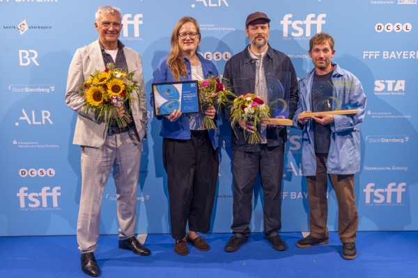 Festivalleitung Matthias Helwig, Sophie Heldmann (Regie EINE SCHULE FÜR JANE CUMMING), Sebastian Brameshuber (Regie LONDON), Jonas Spriestersbach (Regie MEANWHILE IN NAMIBIA) (© Jörg Reuther)