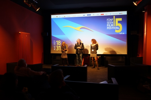 Moderatorin Eleonore Daniel im Gespräch mit Regisseur Rolando Colla und Produzentin Elena Pedrazzoli (© Franziska Agrawal)