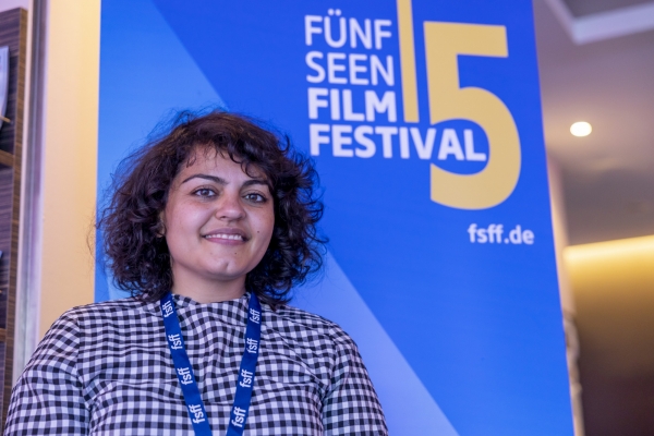 Darstellerin und Drehbuchautorin Sara Fazilat (© Jörg Reuther)