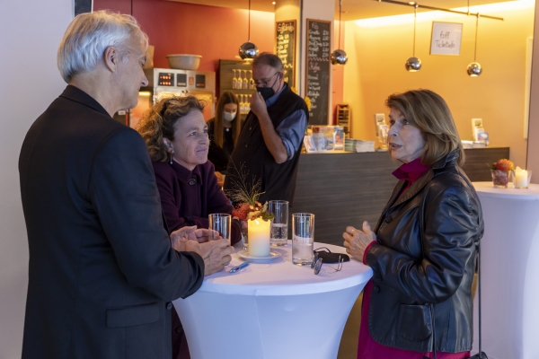 Festivalleiter Matthias Helwig und Senta Berger (© Jörg Reuther)